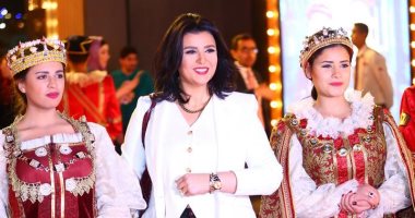 منى الشاذلى وصبرى فواز وأشرف عبد الغفور فى العرض الخاص لمسرحية "الملك لير"
