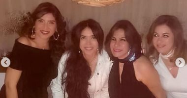 دينا تحتفل بعيد ميلادها مبكرا: شكرا على المفاجأة