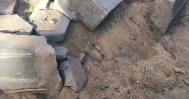 شكوى من تهالك رصيف شارع الحسين بالدقى