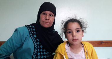 صور.. مأساة أم البنات مع الفقر والمرض بالبحيرة.. آمال أبو زيد تكافح لتربية 8 أبناء بعد وفاة زوجها بمعاش 700 جنيه.. وتؤكد: "بعت عفش البيت لغلاء المعيشة".. وتطالب بنفقة شهرية وإجراء عملية جراحية لإزالة ورم ببطنها