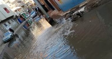 فيديو وصور ..قرية تغرق بمياه الصرف الصحى بالمنوفية