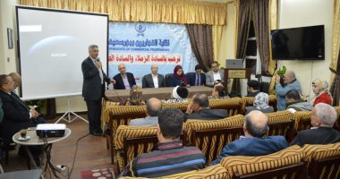 صور.. نائب محافظ بورسعيد يشهد ندوة تعريفية بمنظومة التأمين الصحى الجديد
