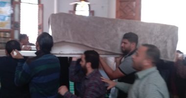 وصول جثمان محمود الجندى إلى مسجد عبد الحكم بأبو المطامير لأداء صلاة الجنازة
