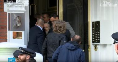 شاهد.. لحظة اعتقال مؤسس موقع التسريبات الأشهر "ويكيليكس"