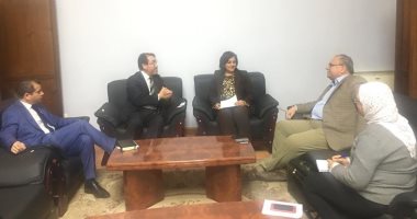منى محرز تبحث مع سفير شيلى زيادة التبادل التجارى فى الإنتاج الحيوانى  