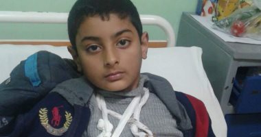 صور.. ولى أمر يتهم مدير مدرسة بالغربية بالإهمال بعد سقوط نجله من الطابق الثانى