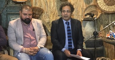 نقاد: ديوان "فقير مبشر بالجنة" سيرة شعرية صادقة لها فلسفتها..(صور)