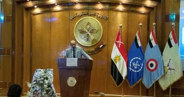 رئيس قضايا الدولة يهنئ عضوا بالهيئة لحصوله على زمالة كلية الدفاع الوطنى
