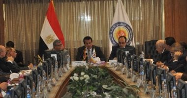 وزير التعليم العالى يجتمع برؤساء وأمناء لجان قطاع العلوم الأساسية بالأعلى للجامعات