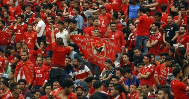 صور.. جماهير الأهلى تحفز لاعبيها بالدم بالروح أفريقيا مش هتروح