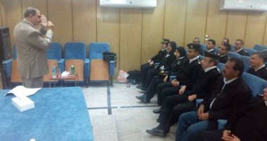 الاهتمام بذوى الإعاقة.. تعليم ضباط الجيزة لغة الإشارة للتعامل معهم
