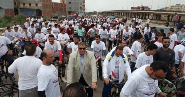 صور ..انطلاق مارثون للدراجات بالبحيرة تحت شعار "دستورنا بادينا"