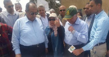 صور.. وزير الزراعة يفتتح موسم زراعة القطن بمحطة بحوث سخا