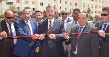 محافظ بنى سويف ورئيس الجامعة يفتتحان معرض منتجات المشروعات الصغيرة بجامعة بني سويف