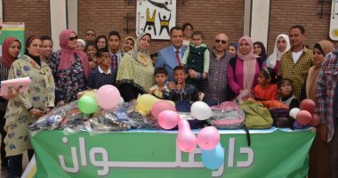 صور.. جامعة أسيوط ترسم البسمة على وجوه الأطفال الأيتام