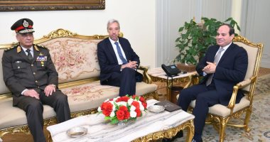 تفاصيل لقاء السيسى بوزير دفاع البرتغال.. مناقشة تعزيز التعاون العسكرى..الرئيس يؤكد متانة العلاقات بين القاهرة ولشبونة.. و"كرافينهو": مصر واحة للأمن والاستقرار فى منطقة تعانى من الأزمات والاضطرابات