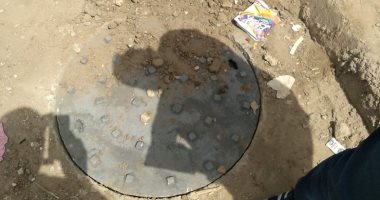 استجابه لصحافة المواطن.. شركة المياه تغطى بالوعات صرف بالمحلة والسنطة