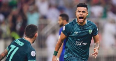 الأهلي ضد الهلال.. رفاق عبد الشافي يتقدمون بهدف نظيف فى الشوط الأول
