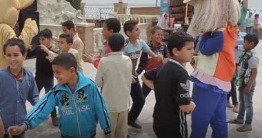 فيديو.. أجواء احتفالية بالأطفال الأيتام في المواقع الشرطة