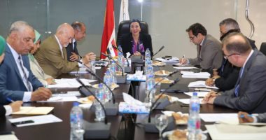 وزيرة البيئة تترأس اجتماع تقييم أداء صندوق المناخ الأخضر فى مصر