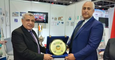 سفير مصر بدولة عمان يزور جناح جامعة طنطا بالمعرض العالمى للتعليم العالى