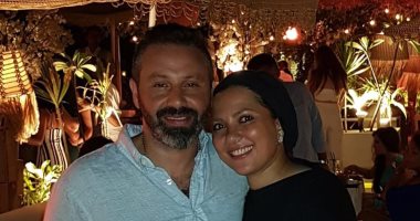 زوجة حازم إمام: تعرفنا على بعض بسبب "ملجأ".. وزعلت لما معجبة شدته وقبّلته