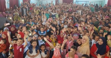 الأراجوز يقدم عروضه فى فعاليات مهرجان المسرح بمحافظة أسيوط