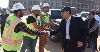 رئيس الوزراء يتفقد عددا من المشروعات فى مدينة العلمين الجديدة