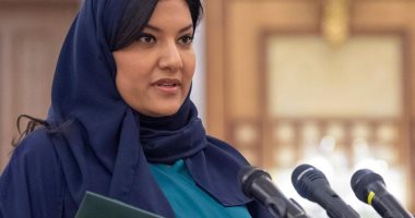 أول سفيرة سعودية تؤدى القسم أمام خادم الحرمين الشريفين