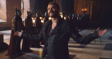 Euron Greyjoy يعترف: قبلت رجلا من أجل الانضمام لـGame of Thrones.. صور