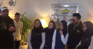 بعد استقباله بالورود.. تامر حسنى يشكر أهل السعودية على حسن الضيافة
