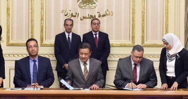 رئيس الوزراء يشهد توقيع بروتوكولات بين "الصحة" ومجموعات طبية لتطوير التأمين الصحي