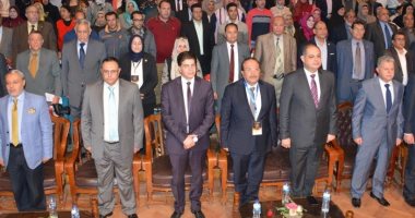 محافظ الغربية يشهد فعاليات يوم فى حب مصر بجامعة طنطا للمشاركة فى الاستفتاء 