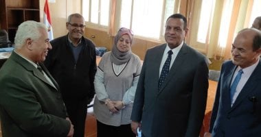 محافظ البحيرة يتفقد لجان الاستفتاء بدمنهور للوقوف على جاهزيتها