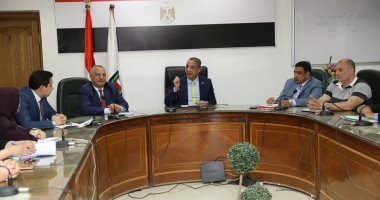 محافظ سوهاج يوجه بتدريب موظفى مراكز المعلومات لتيسير إجراءات تقنين الأراضى