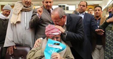 فيديو ..محافظ كفر الشيخ يسلم سماعات طبية وأطراف صناعية لغير القادرين