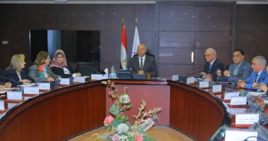 وزير النقل يلتقى وفد البنك الأوروبى لبحث تمويل شراء ١٠٠ جرار و١٢ قطار جديد للسكك الحديدية والمترو