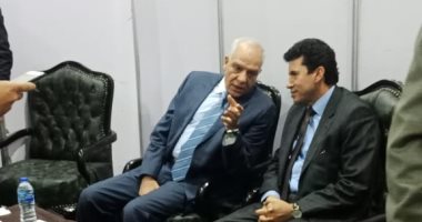 وزير الشباب والرياضة ومحافظ الجيزة يتفقدان ملتقى توظيف الطالبية