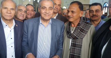 وزير التموين يؤدى صلاة الجمعة بمسقط رأسه بأبو كبير فى الشرقية