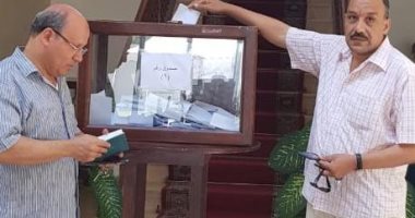 صور.. المصريون يدلون بأصواتهم على تعديلات الدستور فى سلطنة عمان 