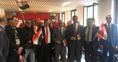 صور.. استمرار توافد المصريين على القنصلية بميلانو للمشاركة فى استفتاء الدستور