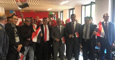فيديو..المصريون بميلانو يحتفلون بأغنية "يا بلادى" خلال التصويت على الاستفتاء 