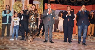 المسرح كامل العدد فى أول يوم لعرض مسرحية "يعيش أهل بلدى "