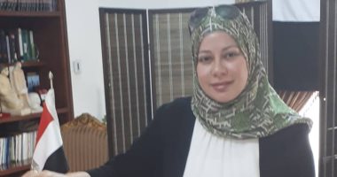 مصر تستطيع.. نائب رئيس جامعة البحرين تدلى بصوتها فى الاستفتاء.. صور