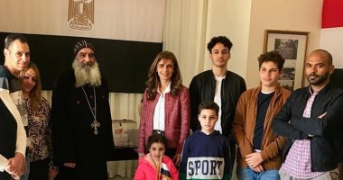 صور.. سفيرة مصر وأبناء الجالية يدلون بأصواتهم فى استفتاء الدستور بـ"مالطا"