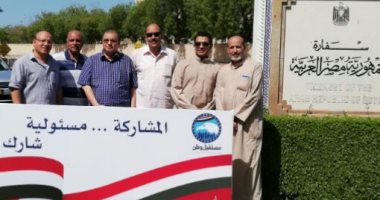 أبناء قنا يصوتون على الاستفتاء بالعاصمة العمانية مسقط.. صور