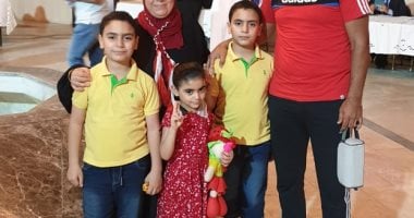 مدحت وأسرته يصوتون بنعم لتعديل الدستور من الرياض