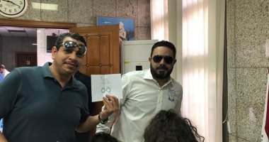 الطيور المهاجرة تغرد فى السرب..المصريون بالخارج يشاركون بصورهم خلال التصويت بالاستفتاء