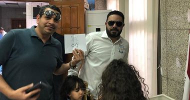 صور.. المصريون فى أبو ظبى يشاركون فى الاستفتاء على الدستور