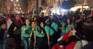 صور.. العاملون بمصر للطيران ينظمون مسيرة لدعم التعديلات الدستورية